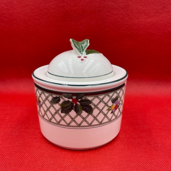 🌲Mikasa Heritage Christmas Story Sugar Bowl and Creamer # CABO8 - Picture 3 of 15